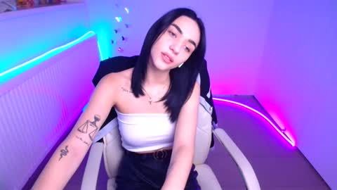 Tayla online show from October 13, 2025, 11:43 am