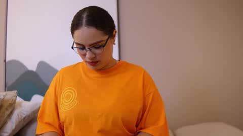 Teylor  Kim online show from October 10, 2025, 4:50 pm