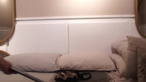 Teylor  Kim online show from January 9, 2026, 7:15 pm