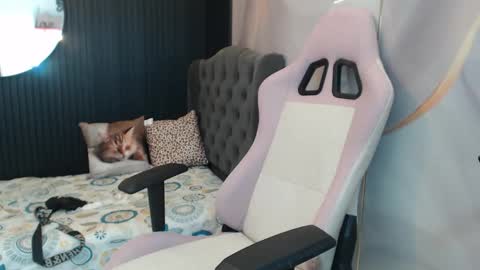 Taylor online show from April 18, 2026, 2:04 am