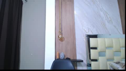taylor_collins_2 online show from September 17, 2025, 10:11 pm