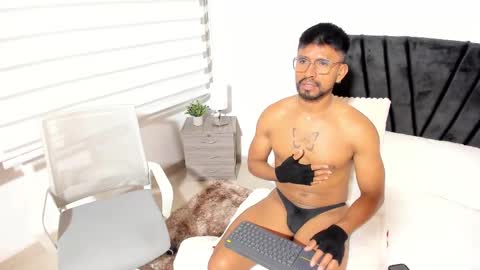 taylormaccurdy_ online show from October 7, 2025, 5:43 pm