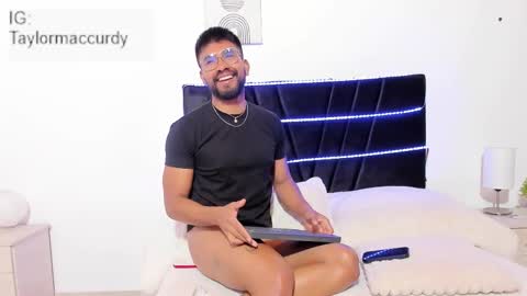 taylormaccurdy_ online show from November 26, 2025, 2:51 pm