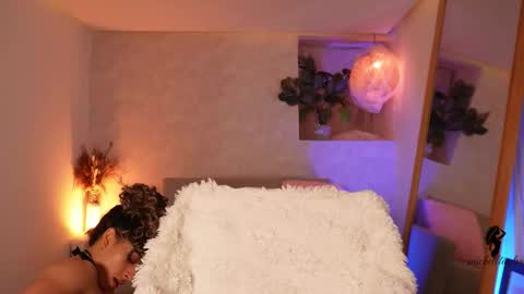 taylormichell online show from November 11, 2025, 9:59 pm