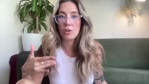 Taylor online show from October 8, 2025, 1:14 am