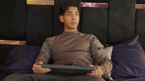 taylorsmiths_ online show from December 16, 2025, 4:17 am