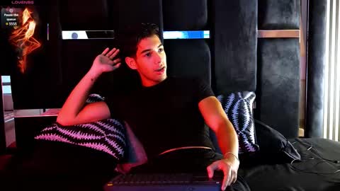 taylorsmiths_ online show from January 6, 2026, 3:54 am