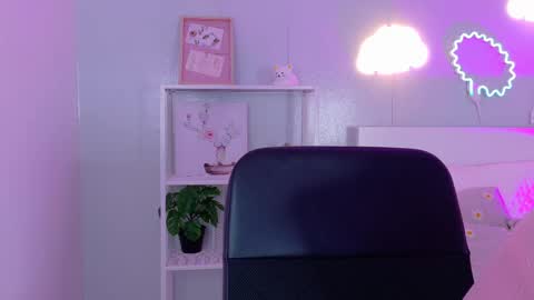 TAYLOR  online show from November 11, 2025, 11:21 am