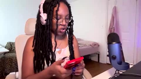 Snapshot of taylorsosweets chatting on May 8, 2026, 11:43 pm Taylor online show from May 8, 2026, 11:43 pm