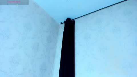 Snapshot of tayra_castle chatting on May 4, 2026, 8:49 pm Tayra online show from May 4, 2026, 8:49 pm