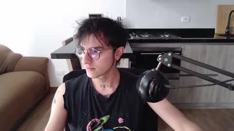 Teo independent model online show from June 18, 2026, 5:28 pm