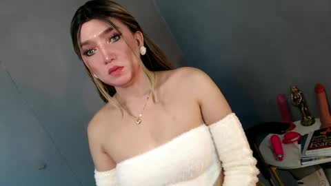 ellaine online show from December 18, 2024, 10:02 pm