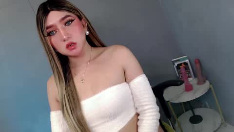 ellaine online show from March 9, 2025, 9:36 pm