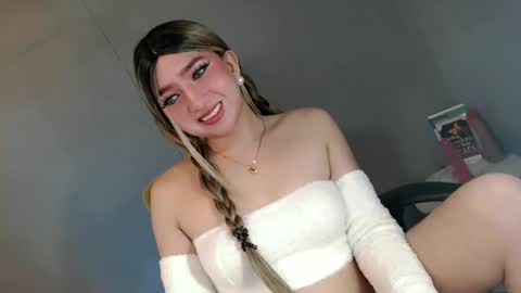 ellaine online show from March 11, 2025, 1:05 am