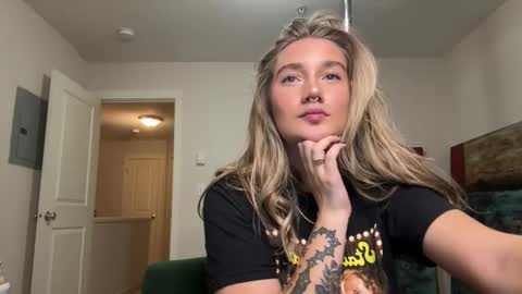 Katy online show from October 18, 2025, 2:25 am