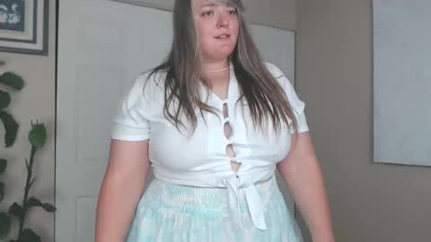 teases online show from November 9, 2025, 3:43 pm