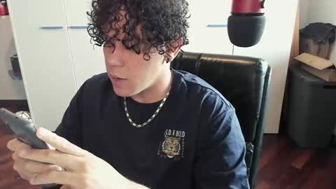 Snapshot of tedhmicro25 chatting on October 19, 2025, 11:44 am tedhmicro25 online show from October 19, 2025, 11:44 am