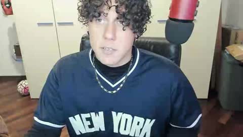 Snapshot of tedhmicro25 chatting on November 8, 2025, 9:09 am tedhmicro25 online show from November 8, 2025, 9:09 am