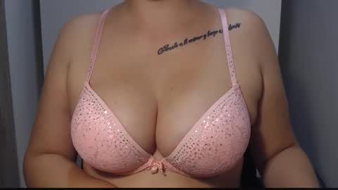 Teeyara  online show from September 22, 2025, 1:57 pm