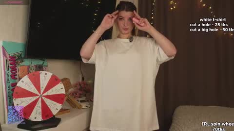 Sarah     online show from October 13, 2025, 3:39 am