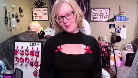 Pixie and Tentacle Overlord online show from December 20, 2024, 11:05 pm