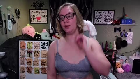 Pixie and Tentacle Overlord online show from January 22, 2025, 10:15 pm