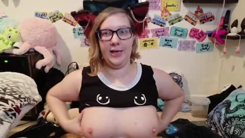 Snapshot of ten_tickle_pixie chatting on May 19, 2026, 1:56 am Pixie and Tentacle Overlord online show from May 19, 2026, 1:56 am