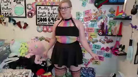 Pixie and Tentacle Overlord online show from June 26, 2026, 10:14 pm