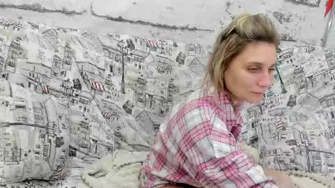 Snapshot of tenderly_sophie chatting on November 2, 2025, 1:13 pm tenderly_sophie online show from November 2, 2025, 1:13 pm