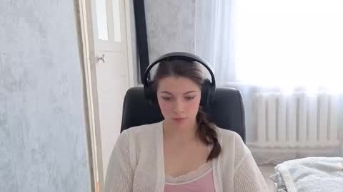 Anny Simpson online show from November 6, 2025, 6:03 am