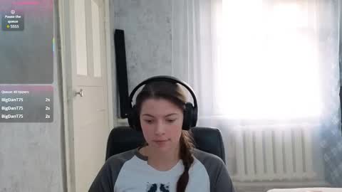 Anny Simpson online show from November 25, 2025, 4:56 am