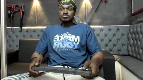 terranze_z online show from February 8, 2026, 8:01 pm