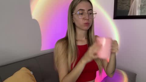 tessa_calmness online show from June 3, 2026, 3:20 am