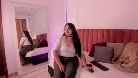 Snapshot of tessa_sinclaire chatting on May 19, 2026, 9:21 pm TERESA online show from May 19, 2026, 9:21 pm