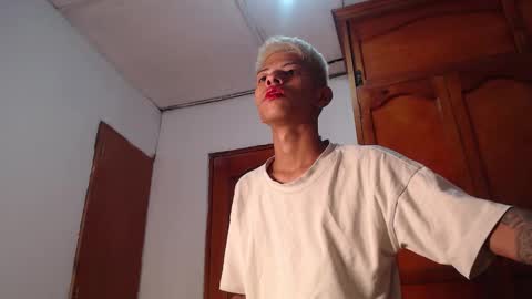 Snapshot of tessachains chatting on February 28, 2026, 12:06 pm tessachains online show from February 28, 2026, 12:06 pm