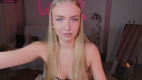 TessaHamilton online show from March 8, 2026, 2:10 pm