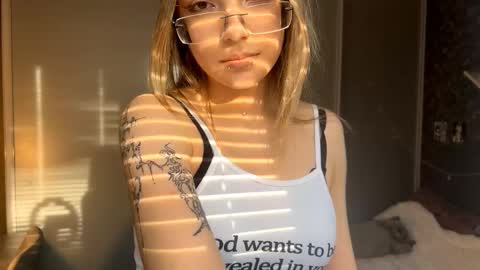 Snapshot of tessiebe chatting on February 24, 2026, 12:03 pm tessiebe online show from February 24, 2026, 12:03 pm