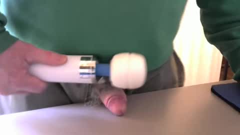 Test the Chat online show from November 9, 2025, 7:01 pm