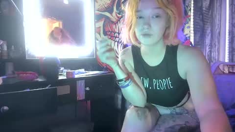 TEXASGIRLLLL online show from September 18, 2025, 6:43 pm