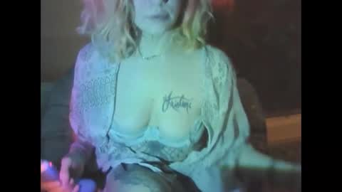 TEXASGIRLLLL online show from May 4, 2026, 3:13 am