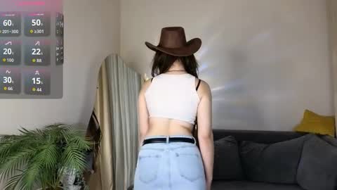 Teya online show from November 17, 2025, 10:04 pm