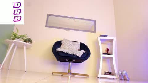 Snapshot of thais_dreams chatting on January 7, 2025, 3:23 pm Thais online show from January 7, 2025, 3:23 pm