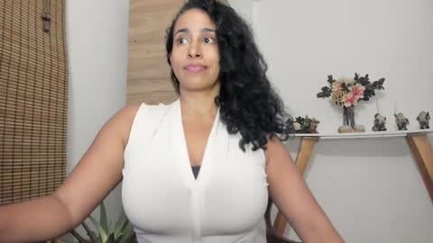 Thalia Gomex online show from January 4, 2025, 9:41 pm