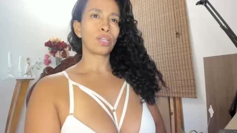 Thalia Gomex online show from September 10, 2025, 9:37 pm