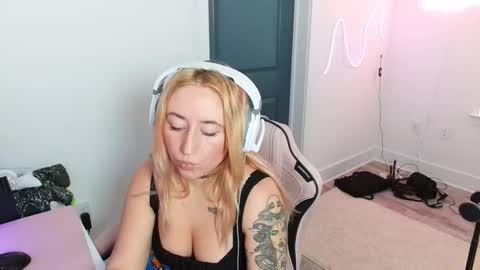 thaliacollinsss online show from February 13, 2026, 4:47 pm