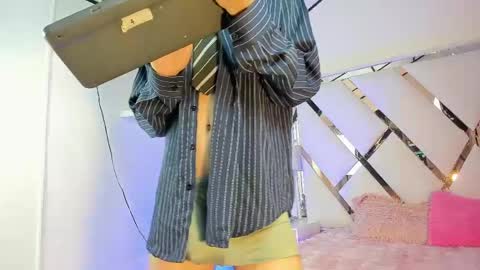 thanier_18 online show from May 16, 2026, 7:56 pm