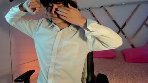 thanier_18 online show from May 19, 2026, 8:15 pm