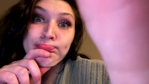 thatbaby070200000 online show from December 14, 2024, 4:34 am