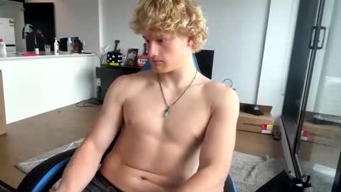 Snapshot of thatbl0ndeboyx chatting on February 11, 2026, 11:54 pm liammlust online show from February 11, 2026, 11:54 pm