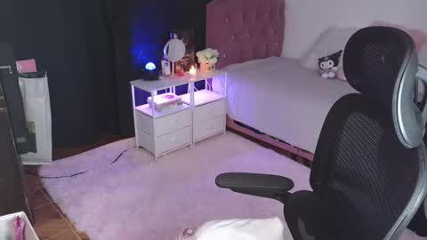   online show from October 24, 2025, 12:56 pm